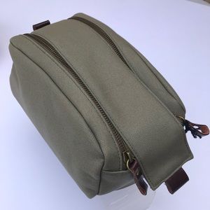 - 🐶Men’s toiletry kit New Olive color